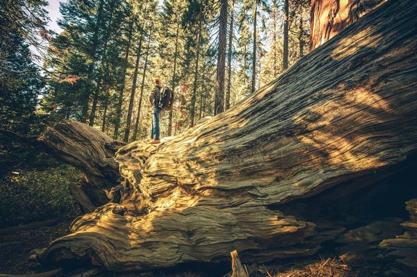 Where can travelers find affordable outdoor adventure activities in the Peak District?