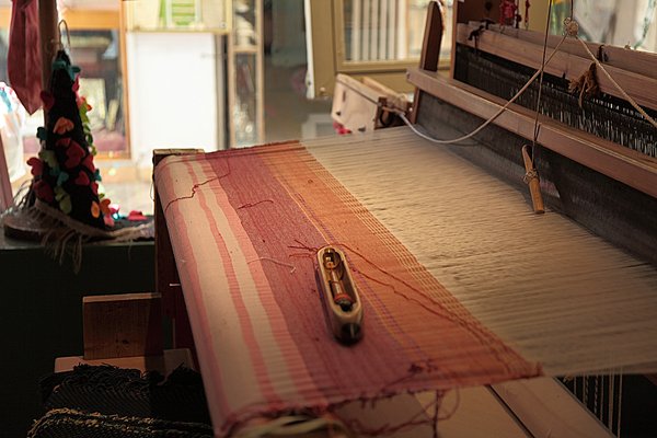 Which UK cruises offer workshops on traditional British weaving techniques?